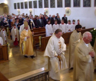 Foto vom Festeinzug der Priester