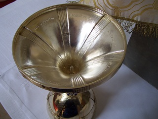 Foto vom Jubil&auml;umskelch mit Grafur