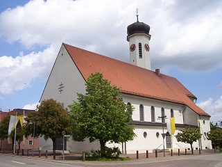 Foto unserer festtagsgeschmückten Kirche St. Wolfgang