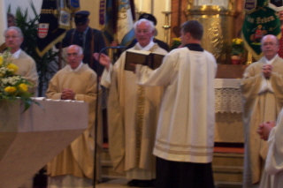 Foto vom Schlussgebet beim Abschiedsgottesdienst