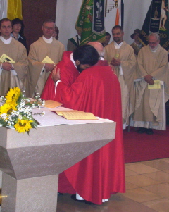 Foto von der Aufnahme von Pfarrer Johnson als Seelsorger der PG