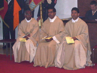 Foto von indischen Mitbr&uuml;dern bei der Messfeier