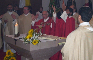Foto vom Vater Unser beim Gottesdienst
