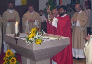 Foto von der Kommunion beim Gottesdienst