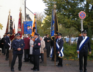 Foto von den Fahnenabordnungen zum gro&szlig;en Einzug