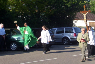Foto vom Segen f�r die Fahrzeuge und die Reisenden