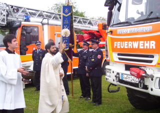 Foto von der Feuerwehrfahrzeugweihe