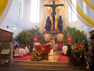 Foto vom Fronleichnamsaltar in unserer Kirche St. Wolfgang