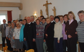 Foto von Wilhelm Zettler inmitten seiner Mesner