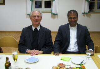 Foto von Kaplan Soni und Pfarrer Hihler