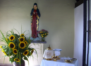 Foto vom Altarraum der Lerchenfeldkapelle