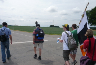 Foto der Jakobspilger mit Kolpingbanner