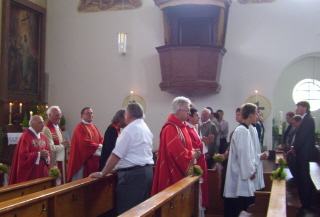 Foto vom feierlichen Auszug aus der Kirche