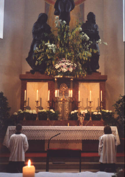 Foto von der feierlichen Anbetung