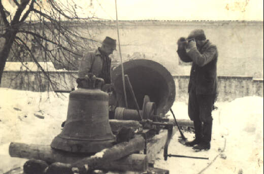 Foto der Glockenbeschlagnahnung 1942