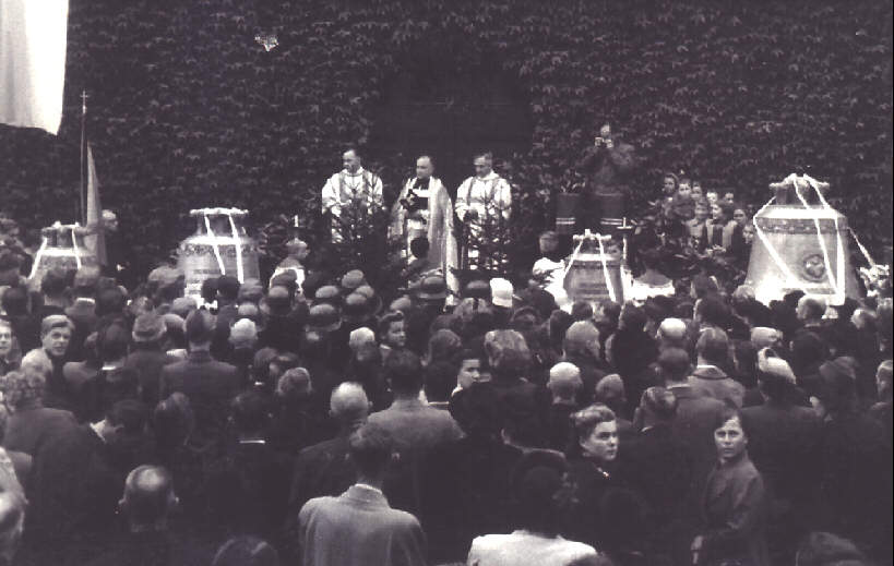 Foto der Glockenweihe im Jahre 1950
