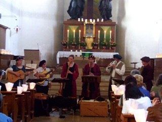 Foto vom Vortrag der mittelalterlichen Musik in St. Wolfgang