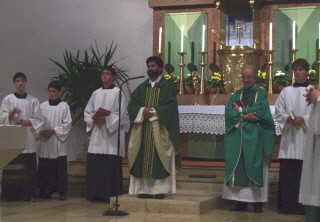 Foto von Pater Johnson bei seinen Schlussworten