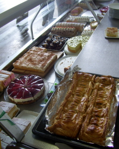 Foto vom Kuchenbuffet beim Pfarrfest