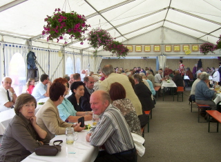 Foto von Pfarrfestbesuchern