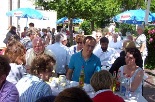 Foto von Pfarrfestbesuchern