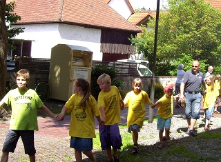 Foto von Pfarrfestbesuchern