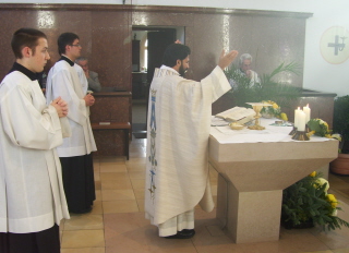 Foto von Pfarrer Johnson beim Vater unser