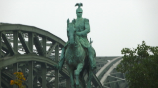 Foto der Hohenzoller Bahnbr&uuml;cke in K&ouml;ln