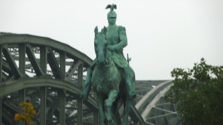 Foto der Hohenzoller Bahnbrücke in Köln