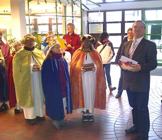 Foto der Sternsinger im Rathaus Meitingen
