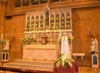 Foto vom Hauptaltar in St. Mary