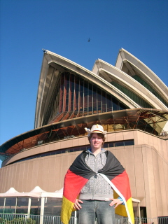 Foto von Benjamin vor der Oper in Sydney